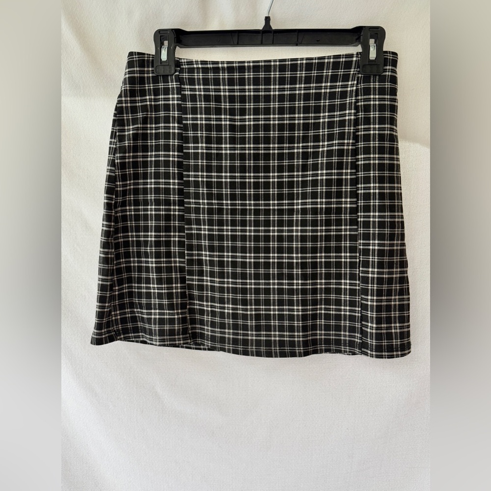 Like New Originality Black and White Plaid Mini Skirt with Stretch